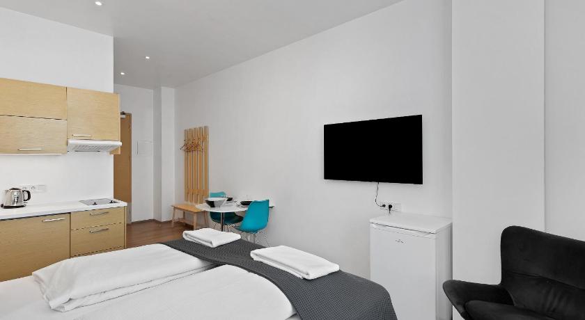 Image of Deluxe Studio 8