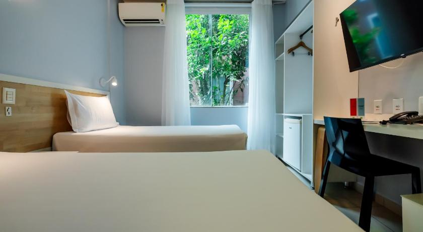 Standard Apartment with One Double Bed and Two Single Beds fotója 3