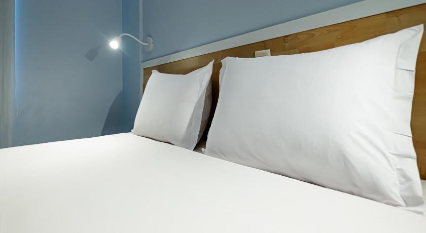 Standard Apartment with One Double Bed and Two Single Beds fotója 16