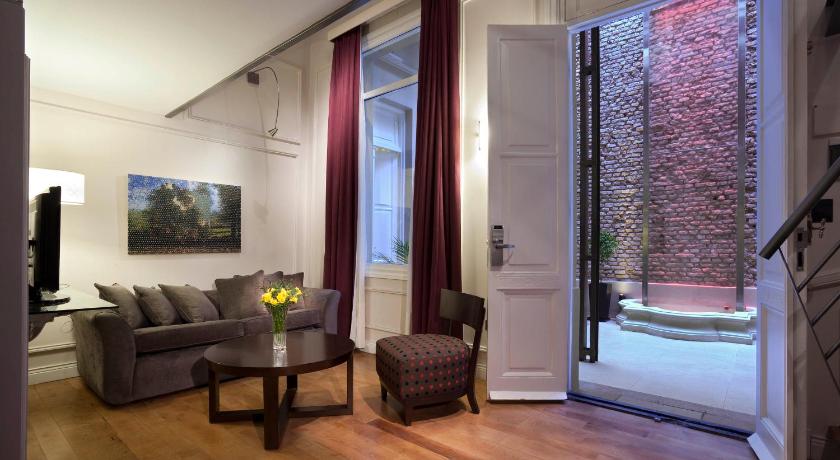 Image of Superior Suite 12