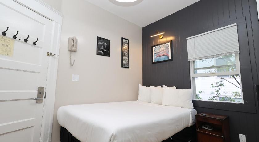 Image of Double Room with Private Bathroom 4