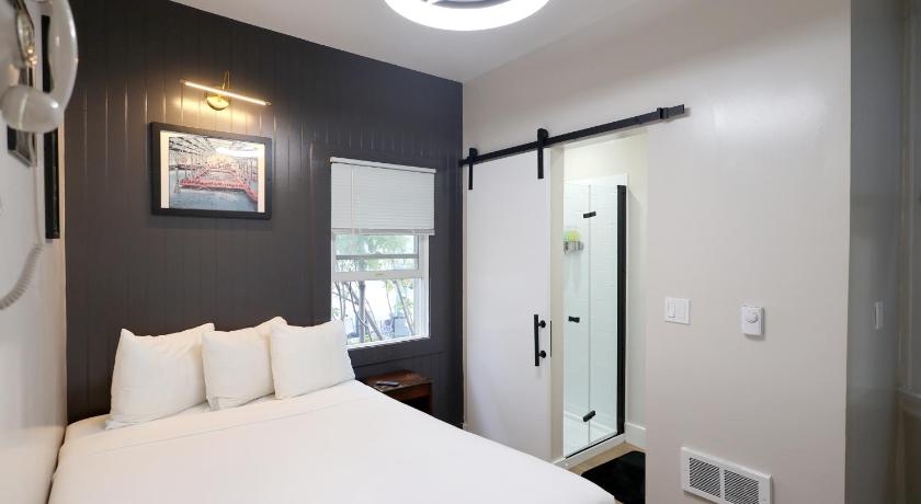 Image of Double Room with Private Bathroom 1