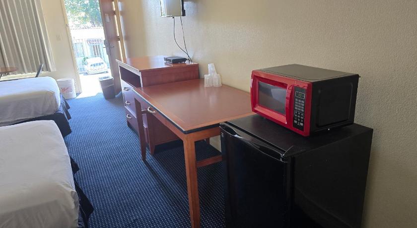 El Cerrito (CA) Terrace Inn and Suites 2-Star Accommodation pool