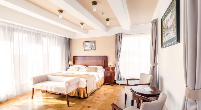 Image of Panorama Suite with Castle View 3