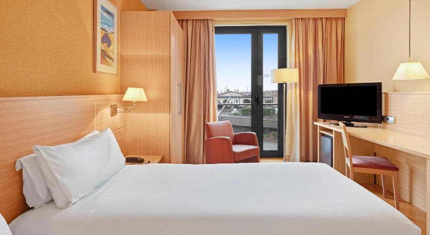 バルス B&B HOTEL Tarragona Valls 3つ星 ホテル プール