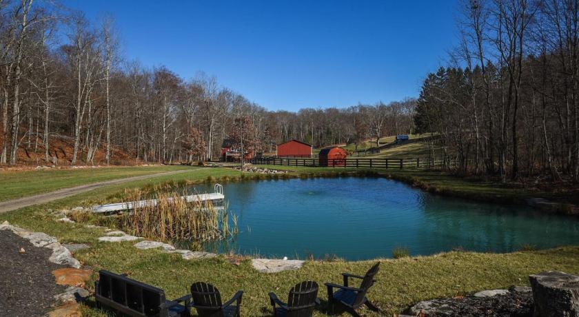 Oakland Couples Retreat - The HayLoft- Rustic Escape For 2 3-Star Accommodation restaurant