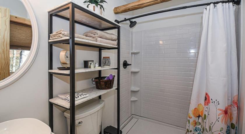 Oakland Couples Retreat - The HayLoft- Rustic Escape For 2 3-Star Accommodation lobby