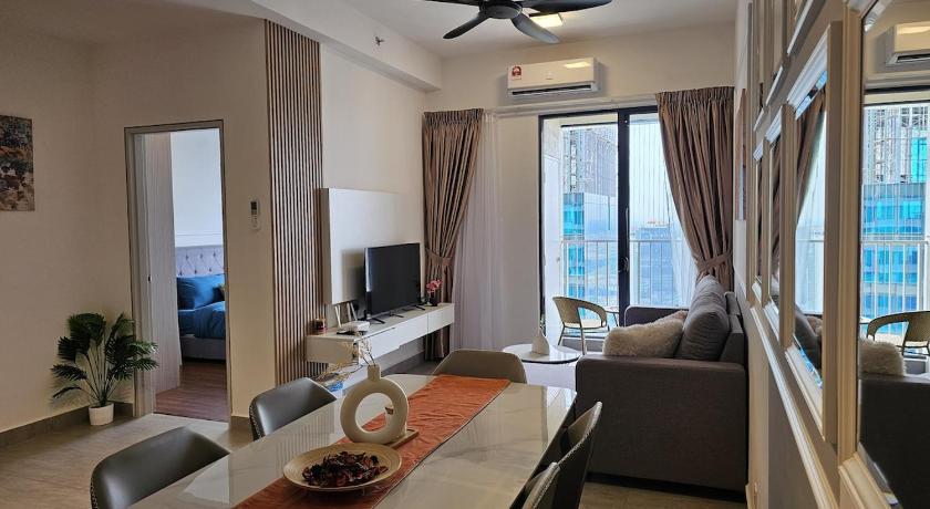 Sunsuria Forum Modern Suites Setia Alam - image 2