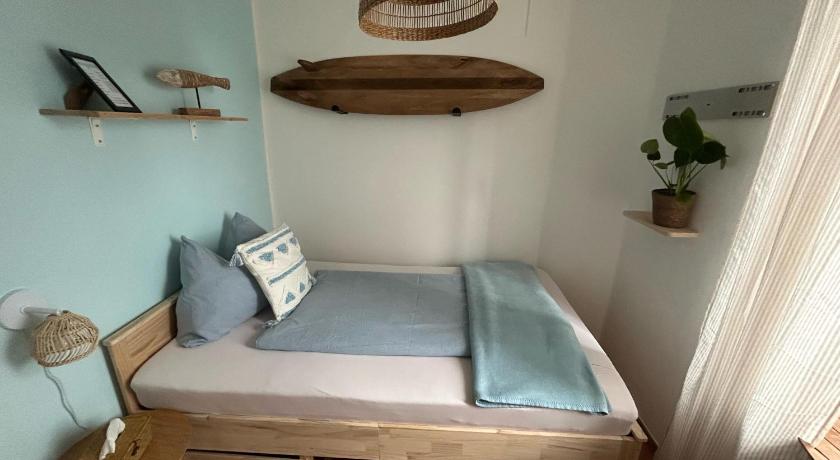Image of Single Room with Shared Bathroom 9