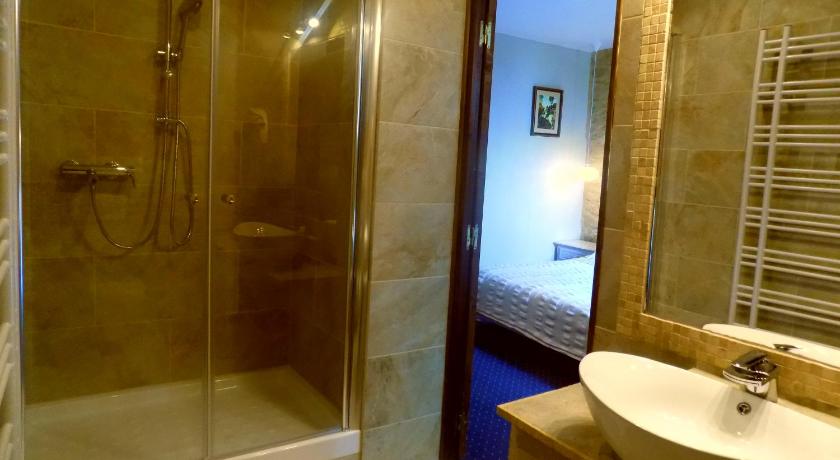 Image of Superior Double Room with Shower 3