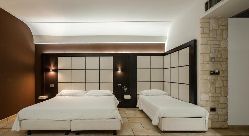 フロジノーネ Hotel Testani Frosinone 3つ星 ホテル スイート