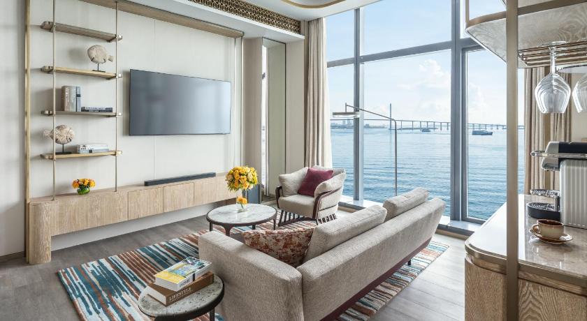 Cebu NUSTAR Hotel Cebu 5-Star Hotel pool