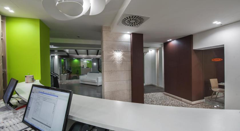 フロジノーネ Hotel Testani Frosinone 3つ星 ホテル レストラン