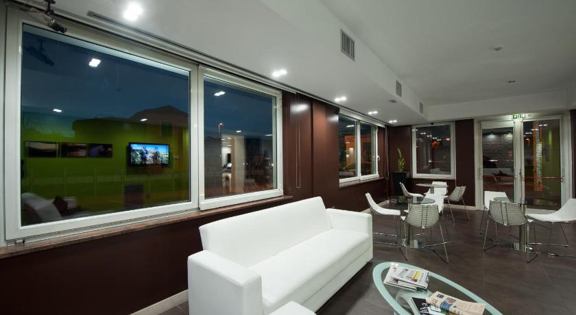 フロジノーネ Hotel Testani Frosinone 3つ星 ホテル 客室