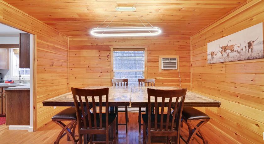 화이트 헤이븐 (PA) Cozy Freeland Retreat- Firepit Pool Table Hot Tub 4성급 숙소 스위트룸