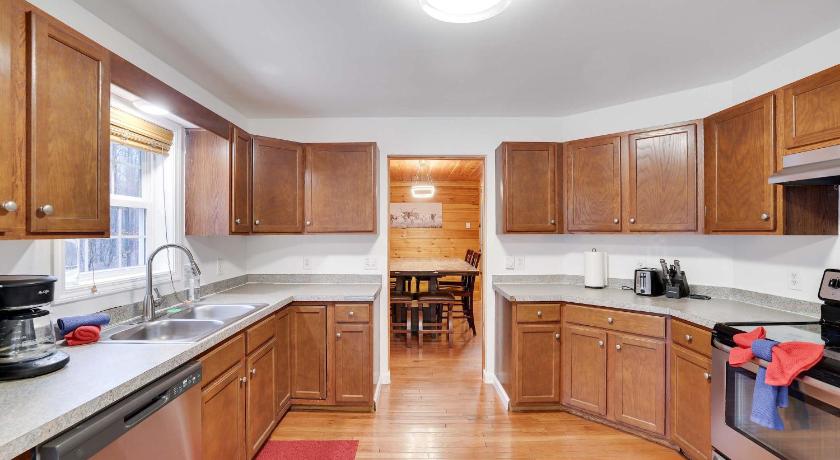 화이트 헤이븐 (PA) Cozy Freeland Retreat- Firepit Pool Table Hot Tub 4성급 숙소 로비