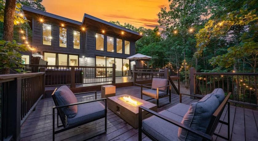 HGTV Cabin- 2 Private Acres -Patio Oasis Dogs OK