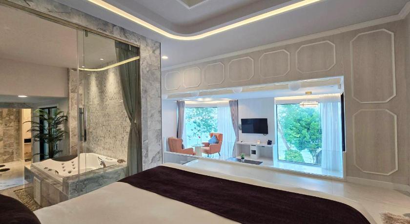 Image of Oceanview Suite 5