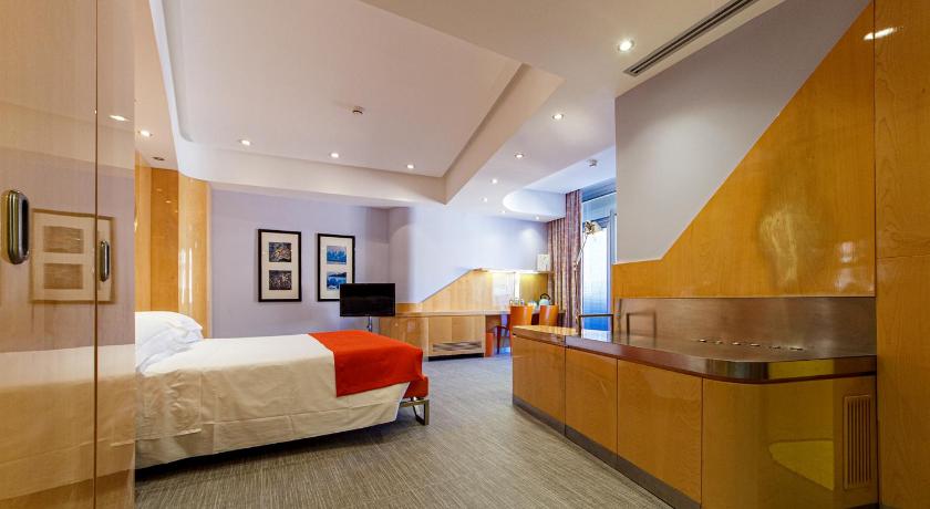 Image of Junior Suite with Carpet or Tile Floor 0