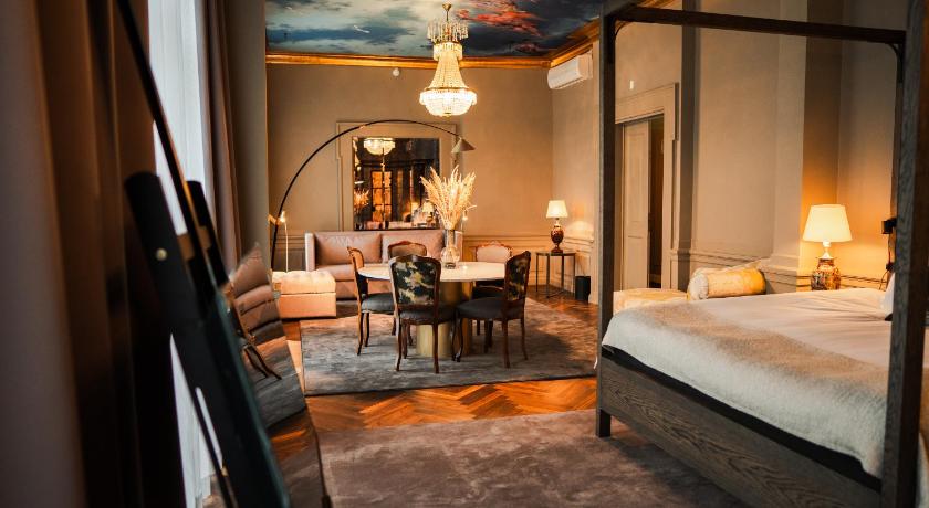 Image of Rosen Suite 0