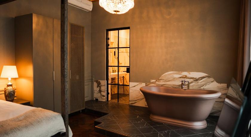 Image of Rosen Suite 3