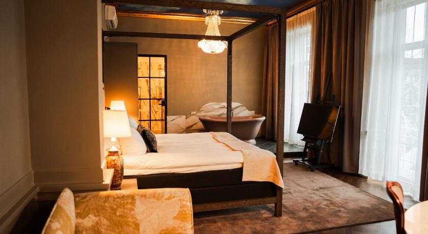 Image of Rosen Suite 5