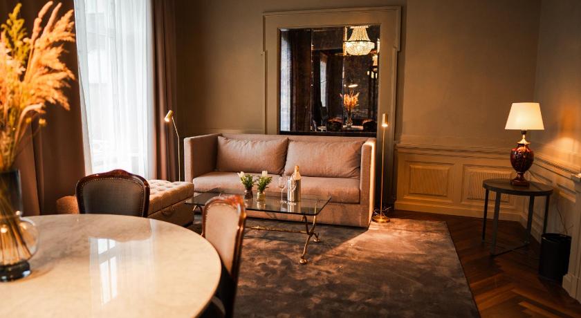 Image of Rosen Suite 4