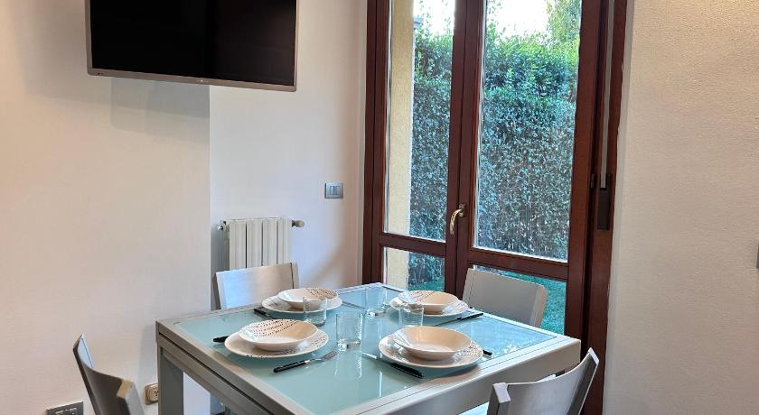 Monolocale con giardino privato e cucina completa