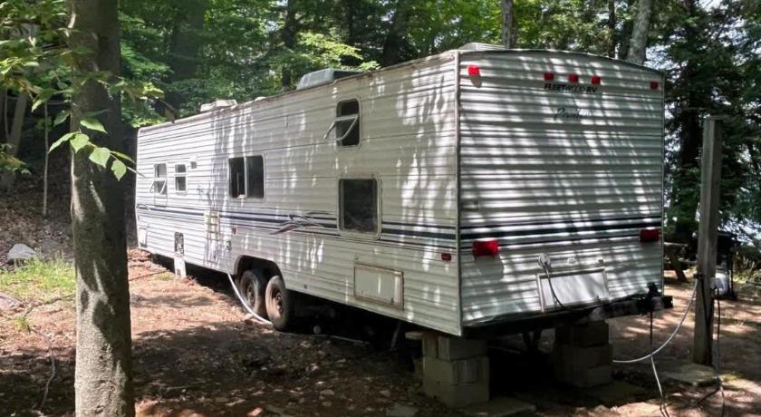 Lakefront RV Cottage in Parry Sound #10