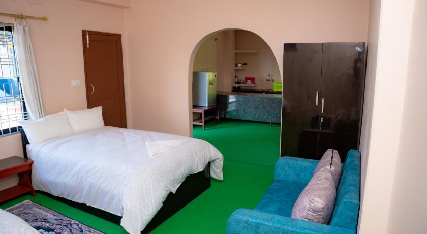 Misha's Hotel Restaurant & Yoga Retreat Center — Pokhara (2)