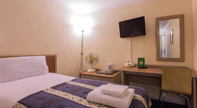 Image of Budget Twin Room without Window 1