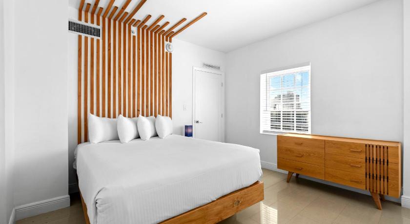 Immagine di Suite Premium Angolare (Premium Corner Suite Room) 8