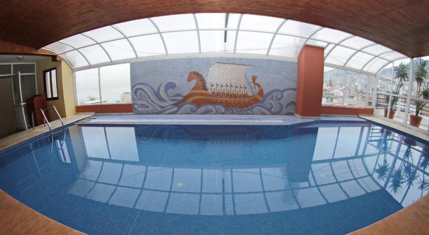 Madisson Hotel photo