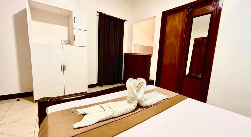 Image of Deluxe Twin Room 8