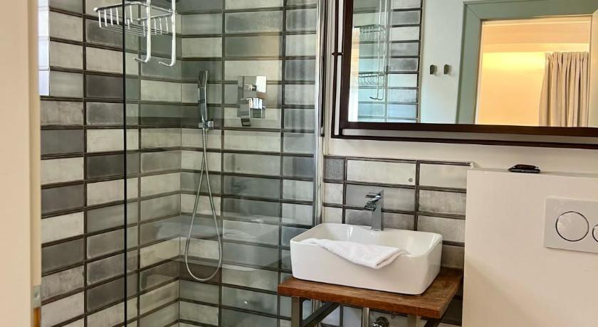 Image of Design Double Room - without Elevator 6
