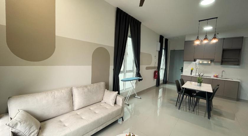 121 Residences @ The Homez Near One Utama Starling - image 9