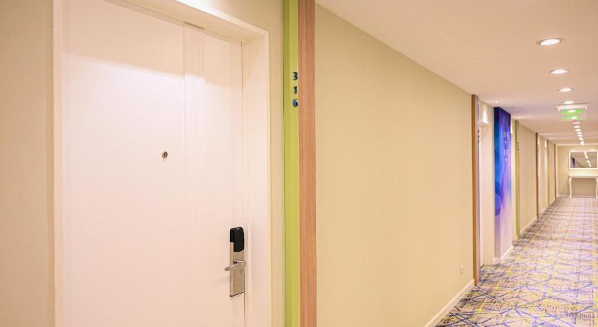 Image of 3 Single Beds Standard 5