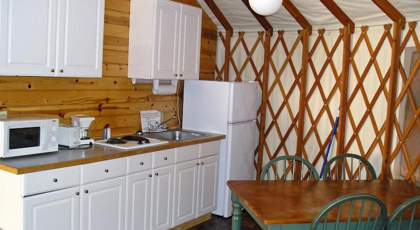 Yosemite Lakes River Yurt 21 — Hotel in Groveland (CA)