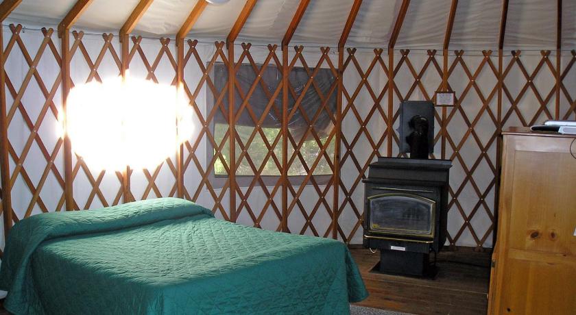 Yosemite Lakes River Yurt 21 photo