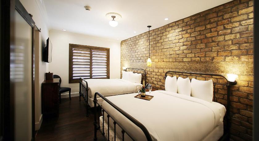 Immagine di Deluxe Doppia con 2 Letti Matrimoniali (Deluxe Double Room with Two Double Beds) 5