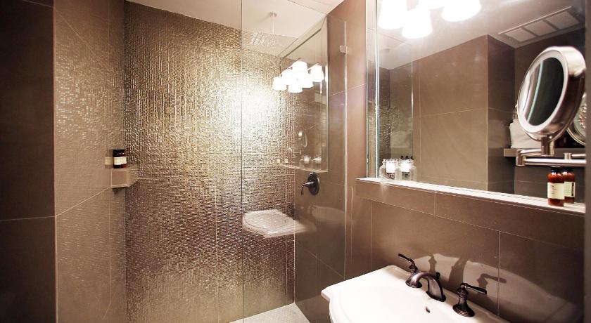 Immagine di Deluxe Doppia con 2 Letti Matrimoniali (Deluxe Double Room with Two Double Beds) 15