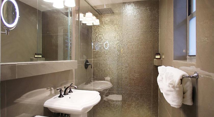 Immagine di Deluxe Doppia con 2 Letti Matrimoniali (Deluxe Double Room with Two Double Beds) 17