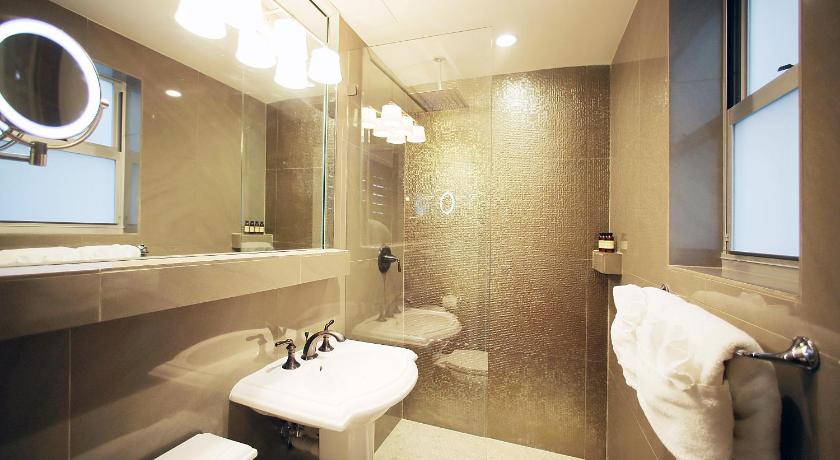 Immagine di Deluxe Doppia con 2 Letti Matrimoniali (Deluxe Double Room with Two Double Beds) 12