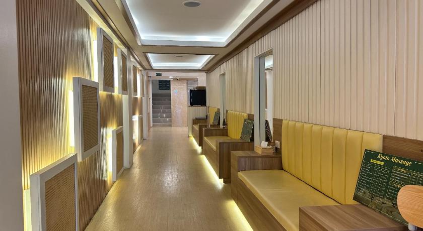 Winston Hotel - image 2