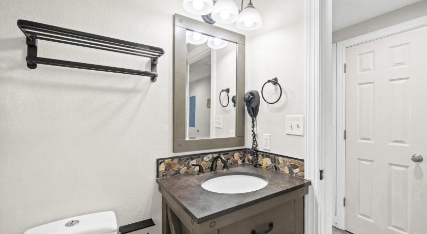 Image of Two-Bedroom Apartment with Sea View 407 3