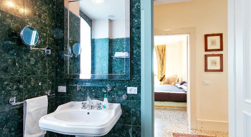 Deluxe Apartments Lagoon View photo
