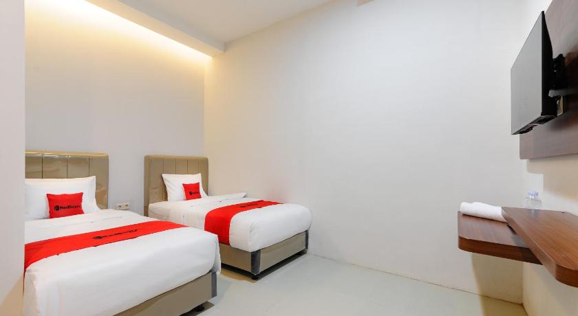 RedDoorz Plus Near Kebun Raya Bogor - image 16