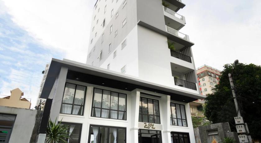 F L G Hotel - image 6