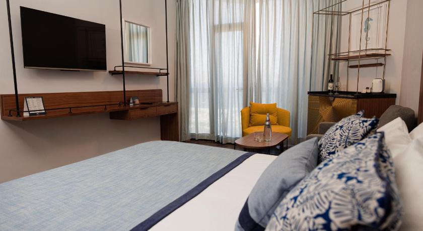 Image of Deluxe Room with Sea View 8