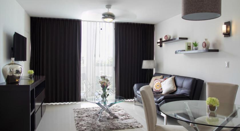 Image of Deluxe King Suite 2